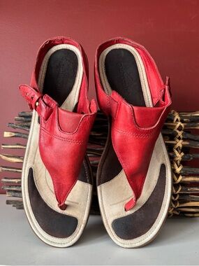 PATAGONIA Addie Tri Red Clover Leather T-Strap Thong Sandals with Ankle Strap